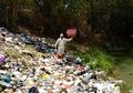 Mengkhawatirkan, Masyarakat Sekitar Membuang Popok di Sungai Brantas