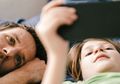 Cara Tingkatkan Literasi Digital pada Anak, Peran Orang Tua Penting!
