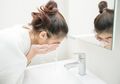 Cuci Muka Dengan Air Dingin atau Hangat? Dengan Uap Jauh Lebih Bersih