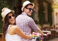 4 Cara Efektif agar Tak Sedih Berpisah dengan Pasangan Selama Liburan