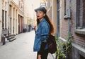 Tiru Gaya Vintage Tatyana Akman dengan Oversized Denim On Denim yang Super Stylish!