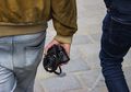 Jangan Bingung, Ini Tips Milih Jeans yang Pas Buat Penampilan Lo