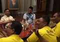Prabowo Rapat Ditemani Kucingnya, Ternyata Ini 5 Sifat Para Pencinta Kucing!