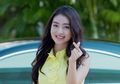 Fashion Natasha Wilona dengan Outfit Kuning yang Bisa Ditiru. Chic!