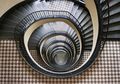 Kecanduan Arsitektur Bentuk Abstrak, Fotografer Ini Potret Tangga Unik Bergaya Art Deco di Budapest