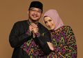 Bagikan Bantuan Korban Gempa , Istri Pasha Ungu Cantik dan Modis Berbalut Busana Pink