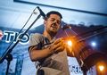 Sedang Tidak Fokus Bekerja? Coba Tips ala Aziz Kariko Payung Teduh!
