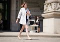 10 Mix and Match Outfit dengan Flat Shoes agar Terlihat Lebih Stylish!