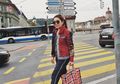 Hari Batik Nasional, Bambang Trihatmodjo Rangkul Mesra Mayangsari Saat Berbatik Merah Menyala, Cetar!