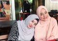 7 Pasang Ibu & Anak Seleb Indonesia yang Punya Wajah Mirip. Kembar!