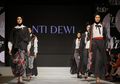 Terinspirasi dari Suku Sasak, Anti Dewi Bawa Koleksi Bertajuk Terikat di Indonesia Modest Fashion Week 2018