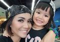 Rela Bolak Balik Jakarta dan Singapura dalam Sehari, Denada Sempatkan Masak Hidangan Ini untuk Shakira