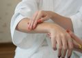 3 Cara Ampuh dan Mudah Menghilangkan Keriput yang Muncul di Tangan