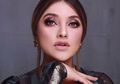 Bertahun-Tahun Disembunyikan, Sosok Suami Sarah Azhari Terungkap Lewat Momen Makan Malam