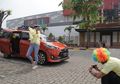 Seru! Rio Dewanto dan Prisia Nasution Tampil Heboh dalam Acara Toyota Sienta Unlock Your Journey