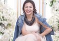 Tampil Elegan dengan Off Shoulder Dress Terjangkau ala Ariel Tatum