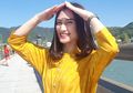 Manisnya Fashion Melody Mantan Anggota JKT48 dengan Outfit Kuning