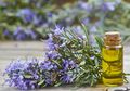 Cara Mudah Menyamarkan Keriput di Area Mata dengan Rosemary Oil