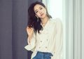 Tampil Kasual Vintage ala Eunjung T-ARA dengan Ruffles Blouse Kekinian yang Terjangkau!