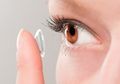 Bahaya Memakai Softlens Setiap Hari, dari Iritasi Hingga Kebutaan!