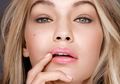 6 Produk Lip Balm yang Dipercaya Dapat Mencerahkan Bibir Kusam