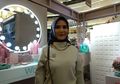 Restu Anggraini Luncurkan Hijab Anti Air di Jakarta Fashion Week 2019