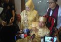 Tak Mau Melewatkan Hari Bahagia Putranya, Mat Solar Tetap Hadiri Penikahan Dengan Kursi Roda