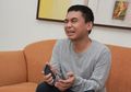 Pakai Batik Ratusan Juta, Isi Amplop Kondangan Raditya Dika Kebongkar