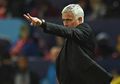 Tak Mau Kena Denda, Jose Mourinho Pilih Jalan Kaki ke Old Trafford