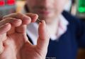 Warga Swedia Tanam Microchip di Tubuh untuk Bayar Tiket Kereta