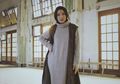 Inspirasi Gaya Hijab Kasual Simpel ala Nissa Sabyan dengan Fashion Item Mulai dari 100 Ribuan