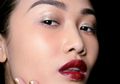 Tips Memadukan Warna Lipstik dan Eyeshadow dari Ryan Ogilvy Makeup Artist Langganan Pevita Pearce