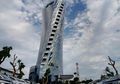 Bisa Jadi Ikon Baru Surabaya, Kantor Baru Milik Avian Ini Punya Fasad yang Unik!