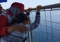 Prosesi Tabur Bunga Diwarnai Isak Tangis, Istri Korban Lion Air JT 610 Menjerit: Saya Mau di Laut Sama Suami Saya!