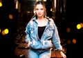 Tampil Kekinian Bergaya Kasual ala Nia Ramadhani dengan Denim Style