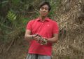 Pawang Ular Ini Bocorkan Kisah Hidupnya Menjadi Manusia yang Kebal dari Gigitan Ular Kobra yang Beracun