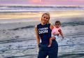 Liburan di Bali, Khloe Kardashian Bagikan Foto Menggemaskan dengan Putrinya Pakai Caping!