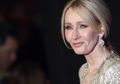 Sang Asisten Senang Belanja, JK Rowling Rugi Ratusan Juta Rupiah
