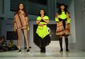 Raegita Zoro Pamerkan Busana Berwarna Neon Bertajuk Cyclone Summer di Jakarta Fashion Trend 2019