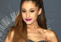 Tampil Stand Out Seperti Ariana Grande dengan 5 Lipstik Ungu Ini!