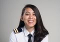Jangan Pandang Sebelah Mata, Gaji Pilot Perempuan Cantik Ini Lebih dari Jokowi!