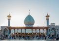 Masya Allah, Dari Luar Sudah Cantik, Saat Masuk Ke Dalam Masjid Ini Ternyata Isinya Luar Biasa Indah dan Berkilauan