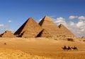 Berapa Orang yang Diperlukan untuk Membangun Piramida Agung Giza?