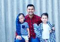 Dengarkan Khotbah Sholat Jumat, Cucu Anjasmara Sampai Ketiduran