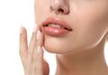 Mencerahkan Bibir Secara Alami Hanya dengan Lemon dan Gula, Cukup Habiskan Waktu 5 Menit!