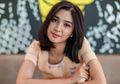 Makin Kece Seperti Mikha Tambayong, Coba 4 Lipstik Oranye Ini Yuk!
