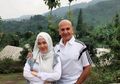 Beda Usia 45 Tahun, Keasrian Rumah Mewah Mark Sungkar dan Istri Baru Bikin Makin Harmonis!