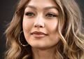 6 Cara Mudah Membuat Bulu Mata Lentik ala Supermodel Gigi Hadid