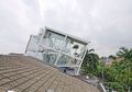 Aneh Tapi Nyata, Rumah Miring di Jakarta Ini Didesain Sebagai Simbol Anti Kemapanan