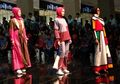 Koleksi Batik Nyentrik Karya Para Desainer Muda di Jogja Fashion Week 2018